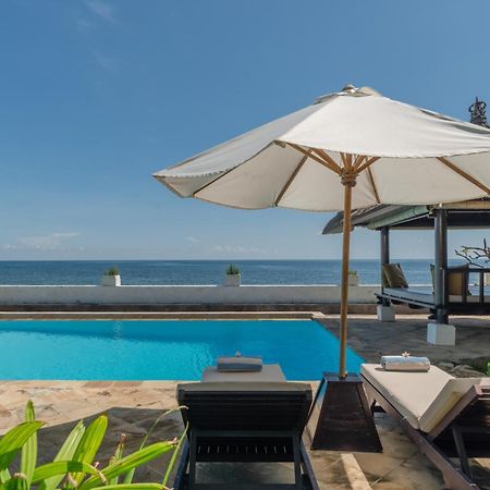 Gorgeous Beachfront Villa Lovina Banjar  Buitenkant foto