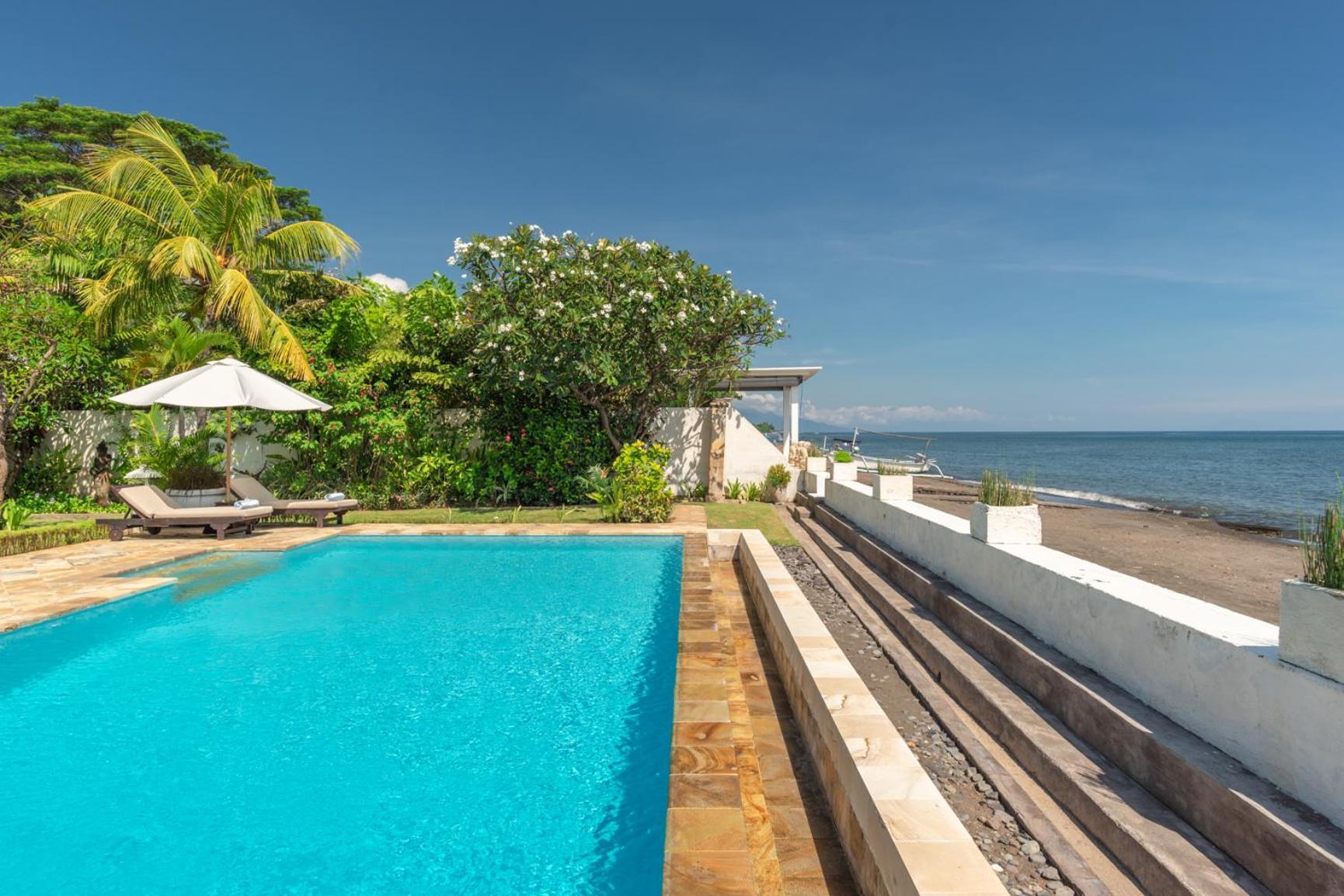 Gorgeous Beachfront Villa Lovina Banjar  Buitenkant foto