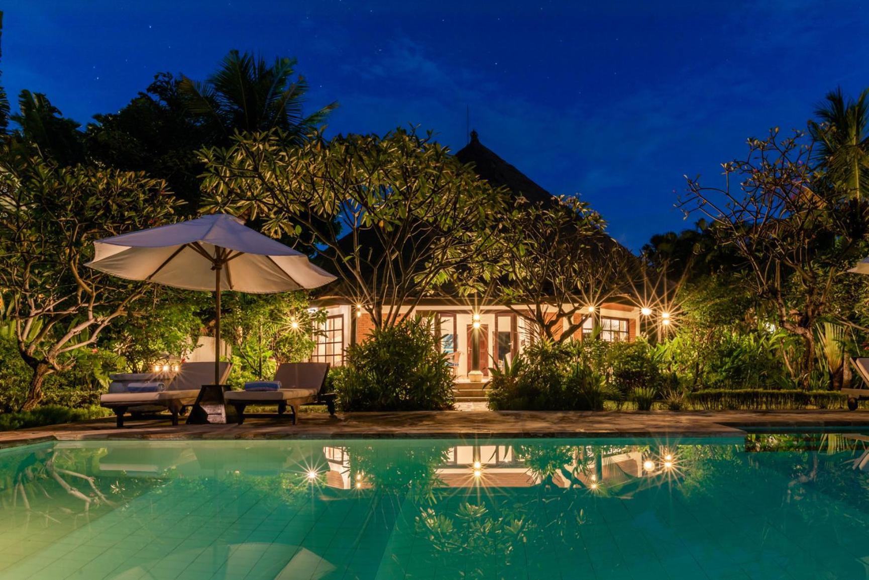 Gorgeous Beachfront Villa Lovina Banjar  Buitenkant foto