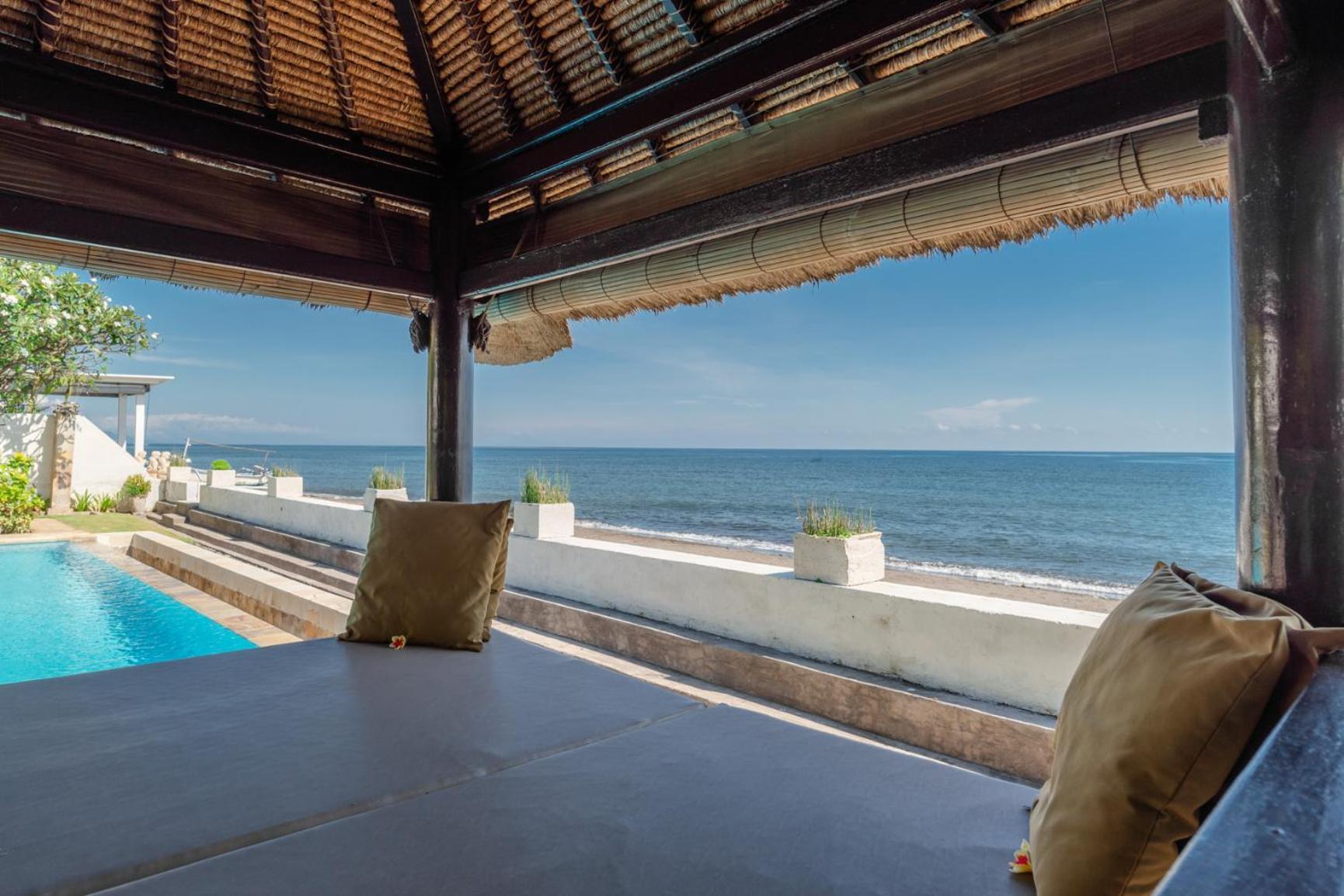 Gorgeous Beachfront Villa Lovina Banjar  Buitenkant foto
