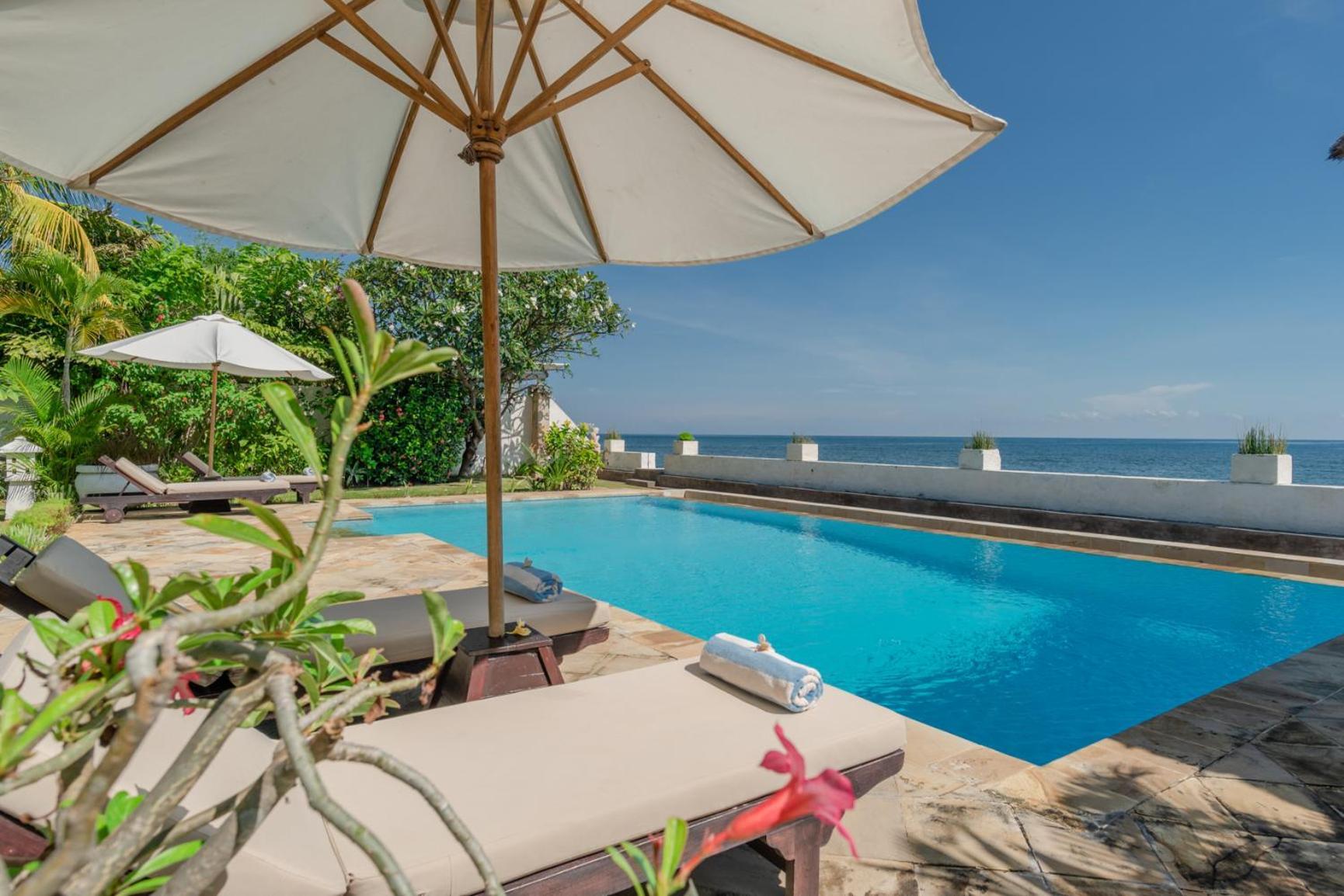 Gorgeous Beachfront Villa Lovina Banjar  Buitenkant foto